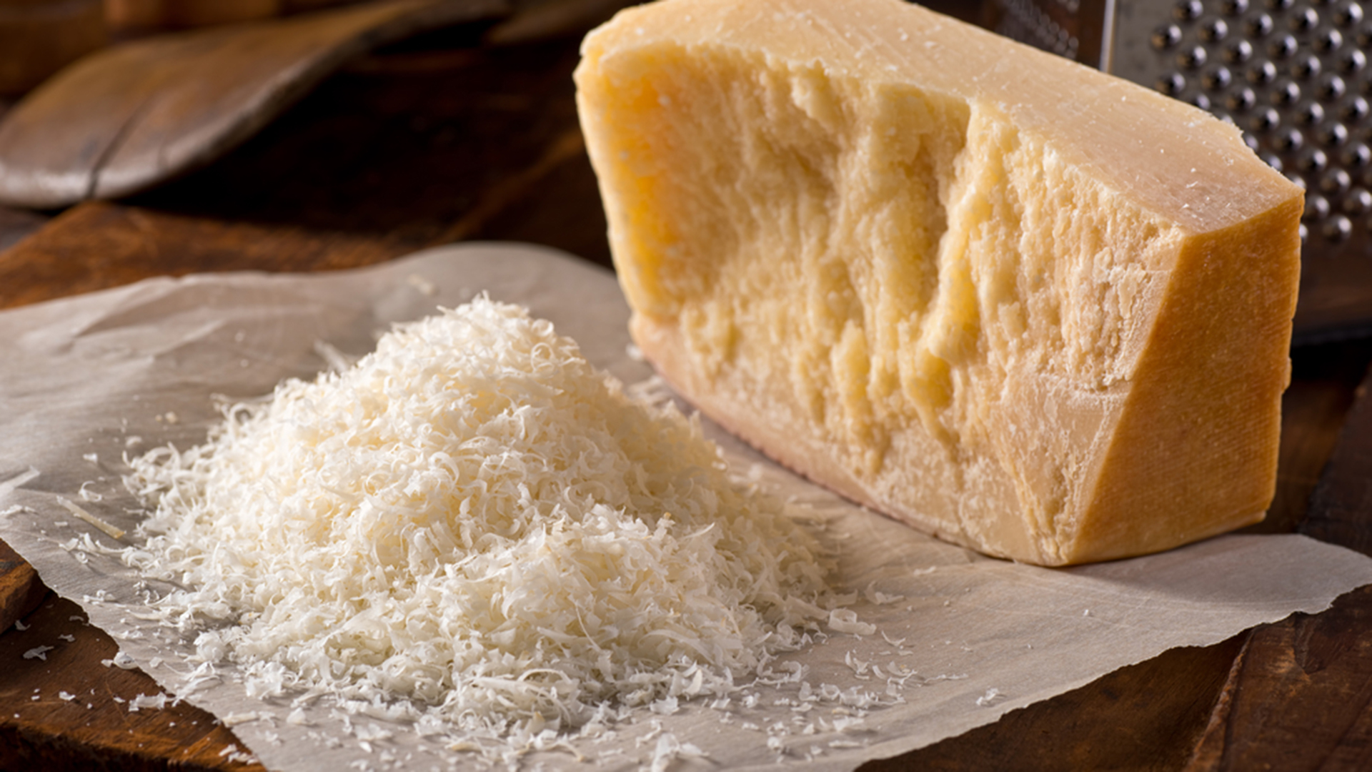 پنیر پارمزان- خوراکی های چربی سوز شکم