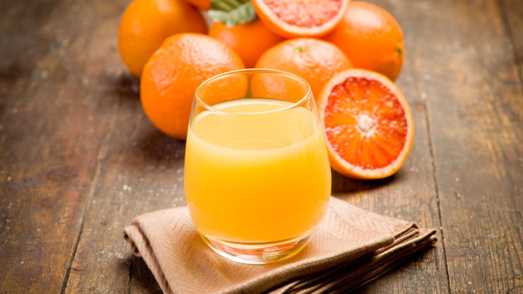 به این ۹ دلیل آب‌ پرتقال بنوشید